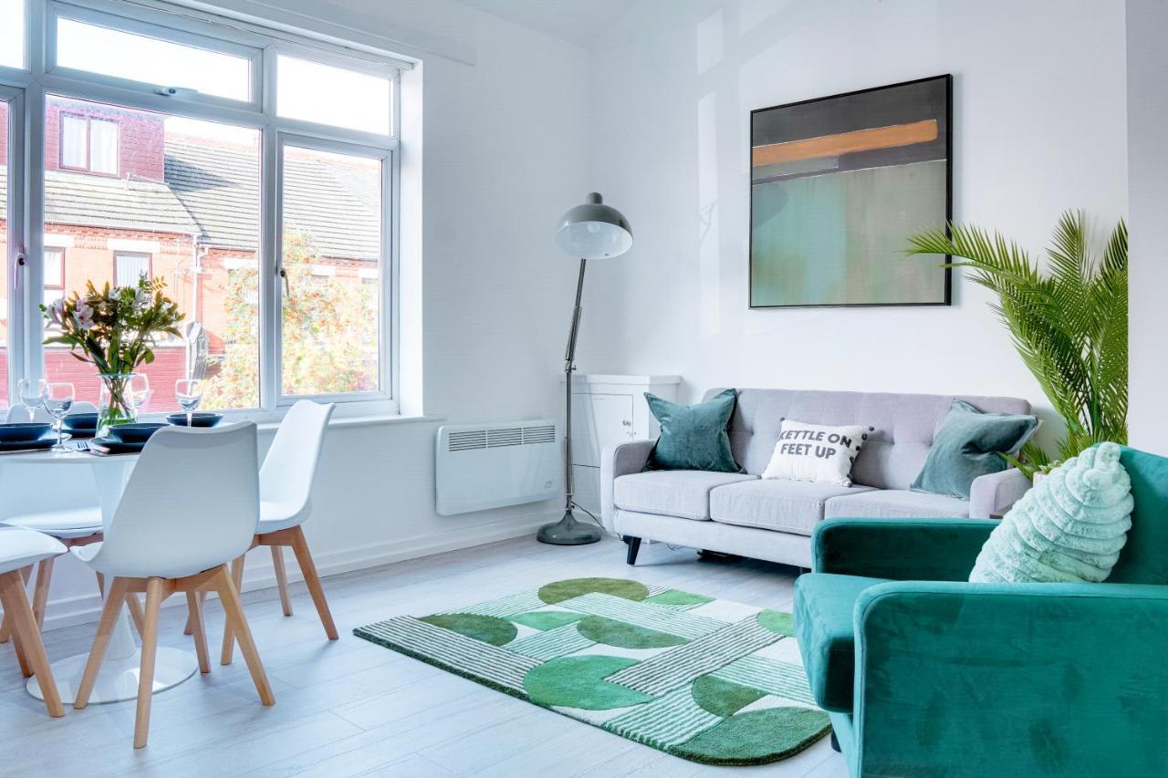 Modern 2 Bedroom Flat - 15 Minutes To Liverpool Бёкенхэд Экстерьер фото